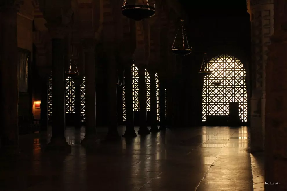 Interior de la Mezquita de Córdoba - Luz León
